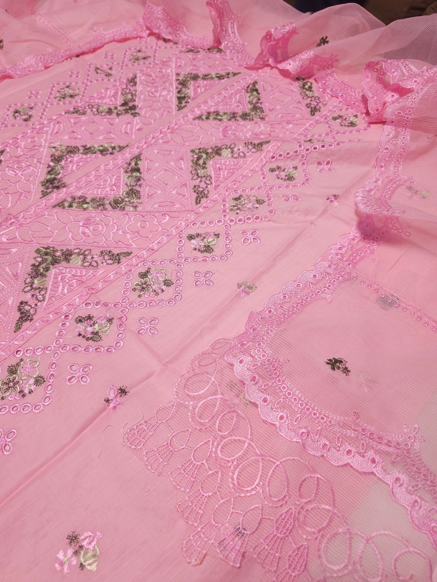 Embroidered Lawn Suit EL010