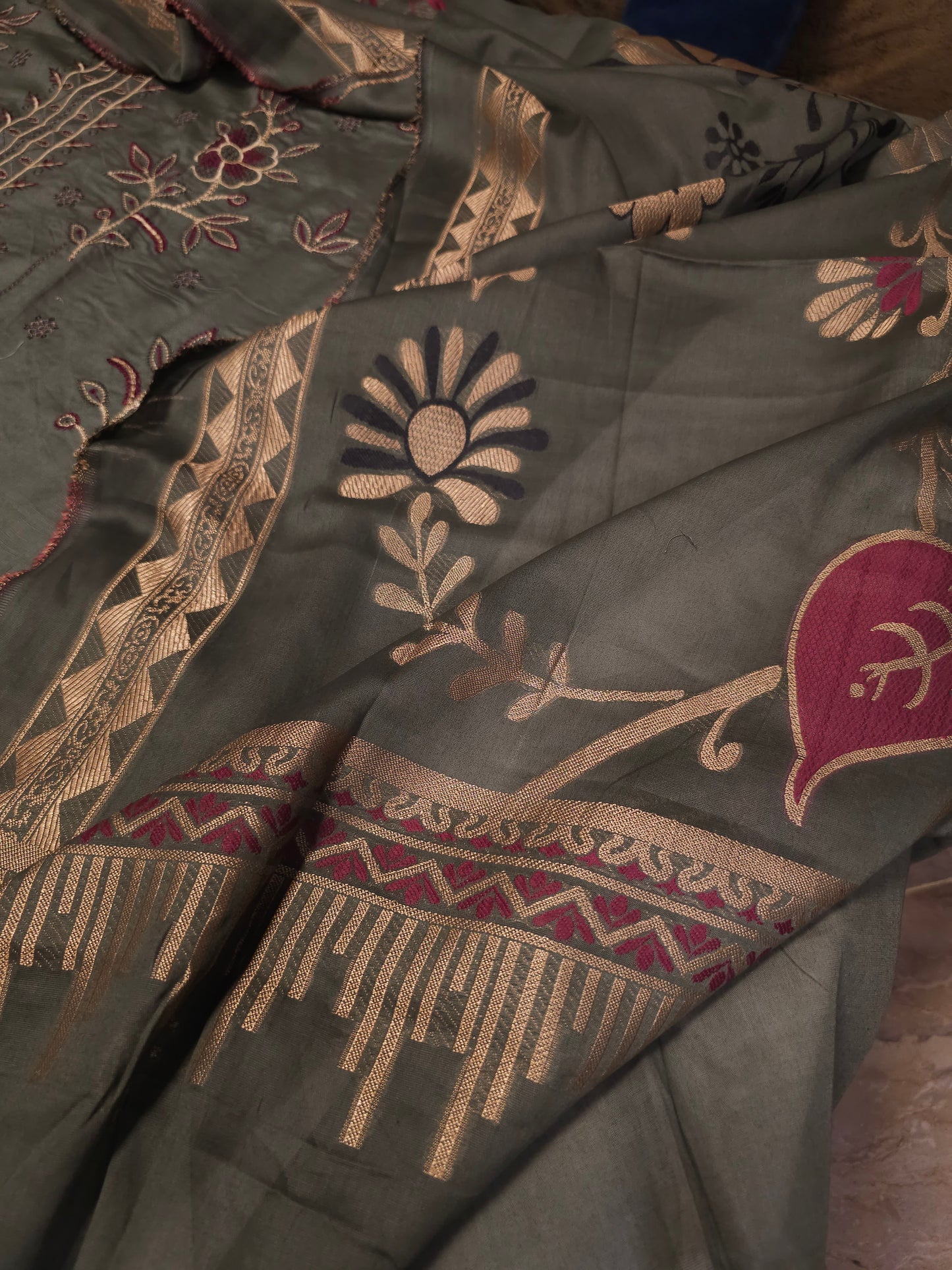 Embroidered Lawn Suit EL005