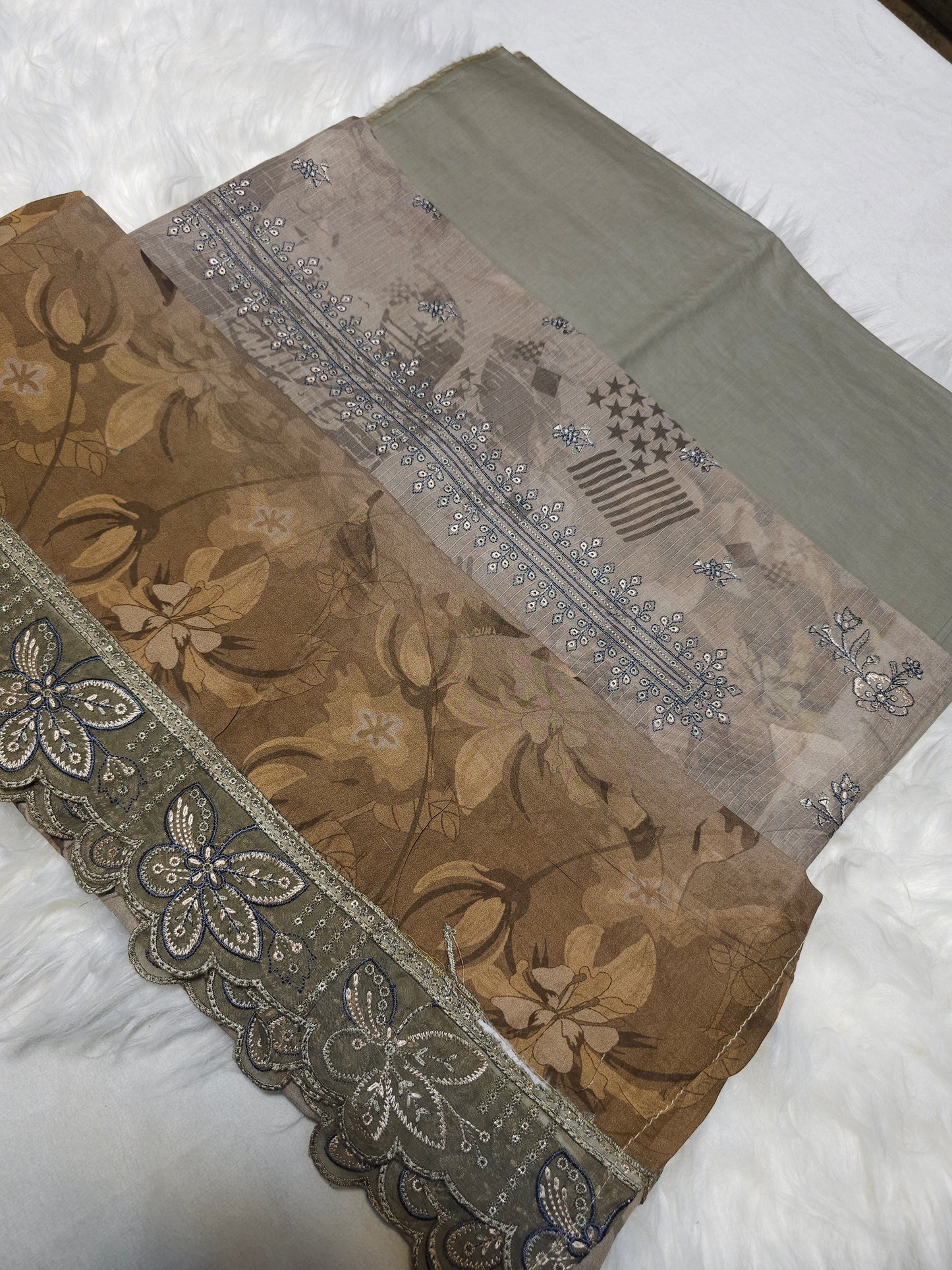 Print & Embroidered Lawn Suit PEL001