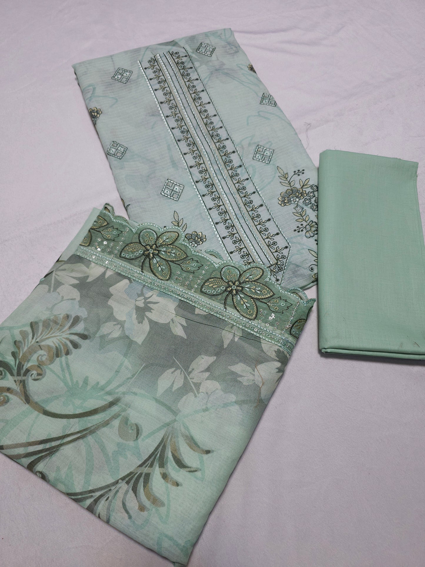 Print & Embroidered Lawn Suit PEL003