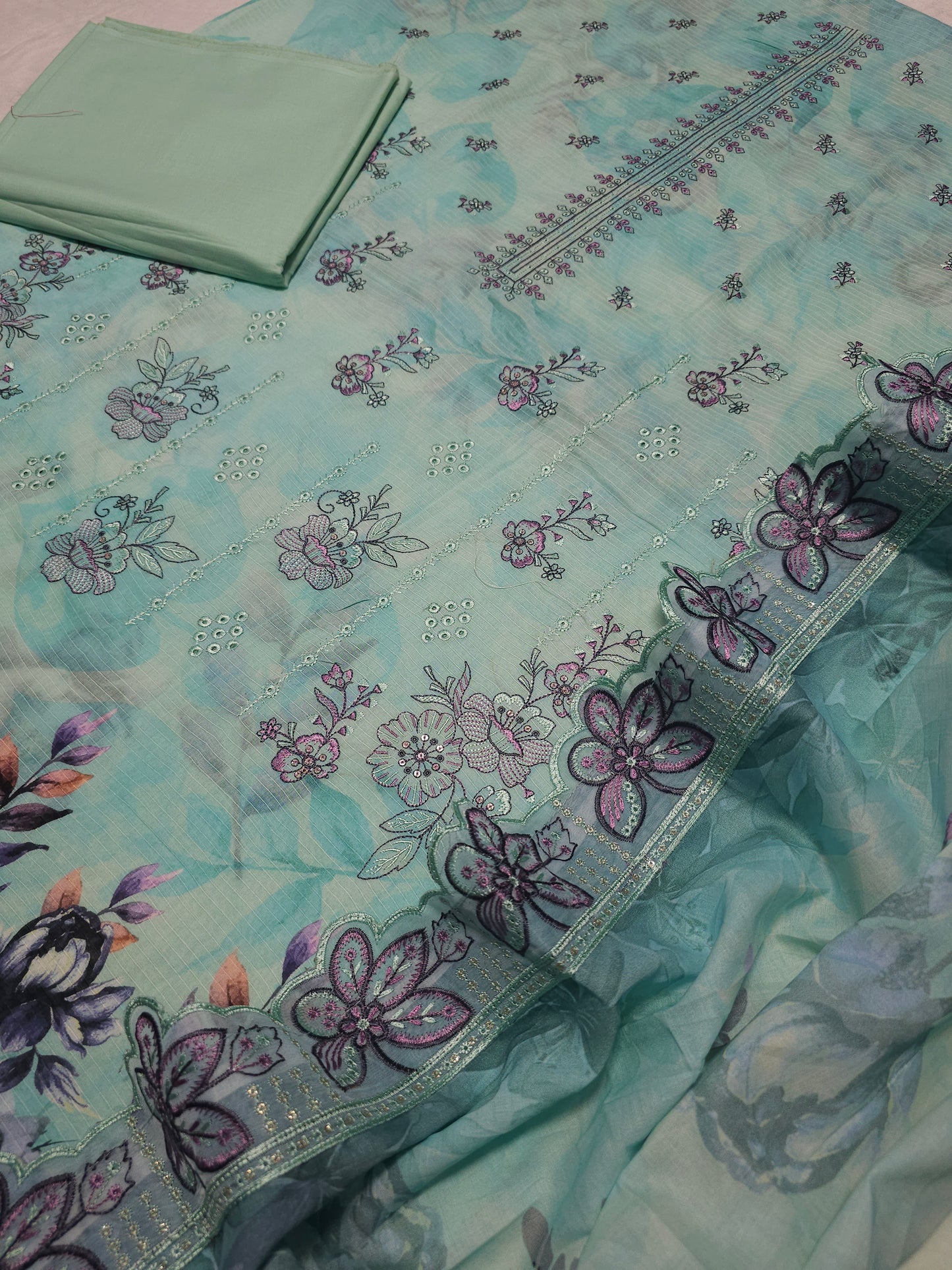 Print & Embroidered Lawn Suit PEL006