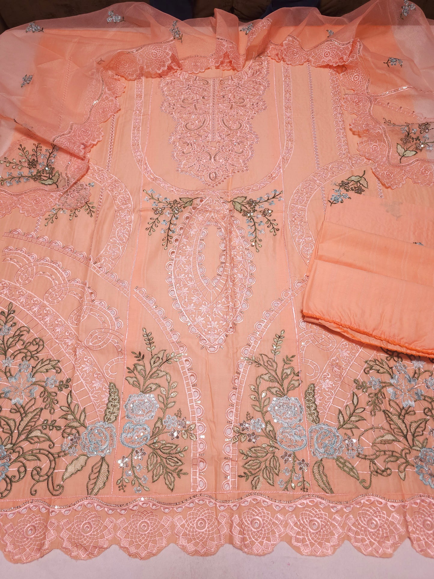 Embroidered Lawn Suit EL009