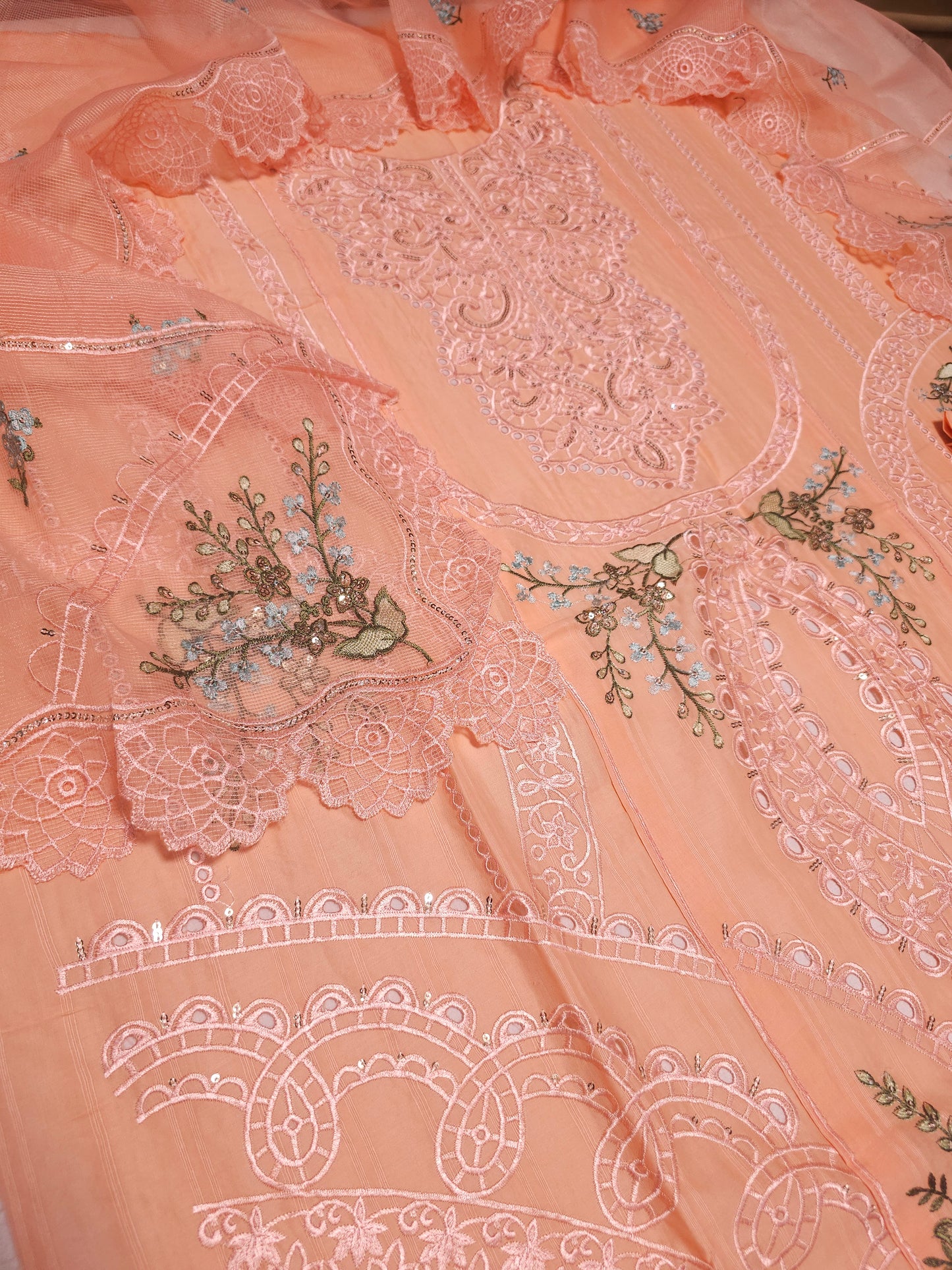 Embroidered Lawn Suit EL009