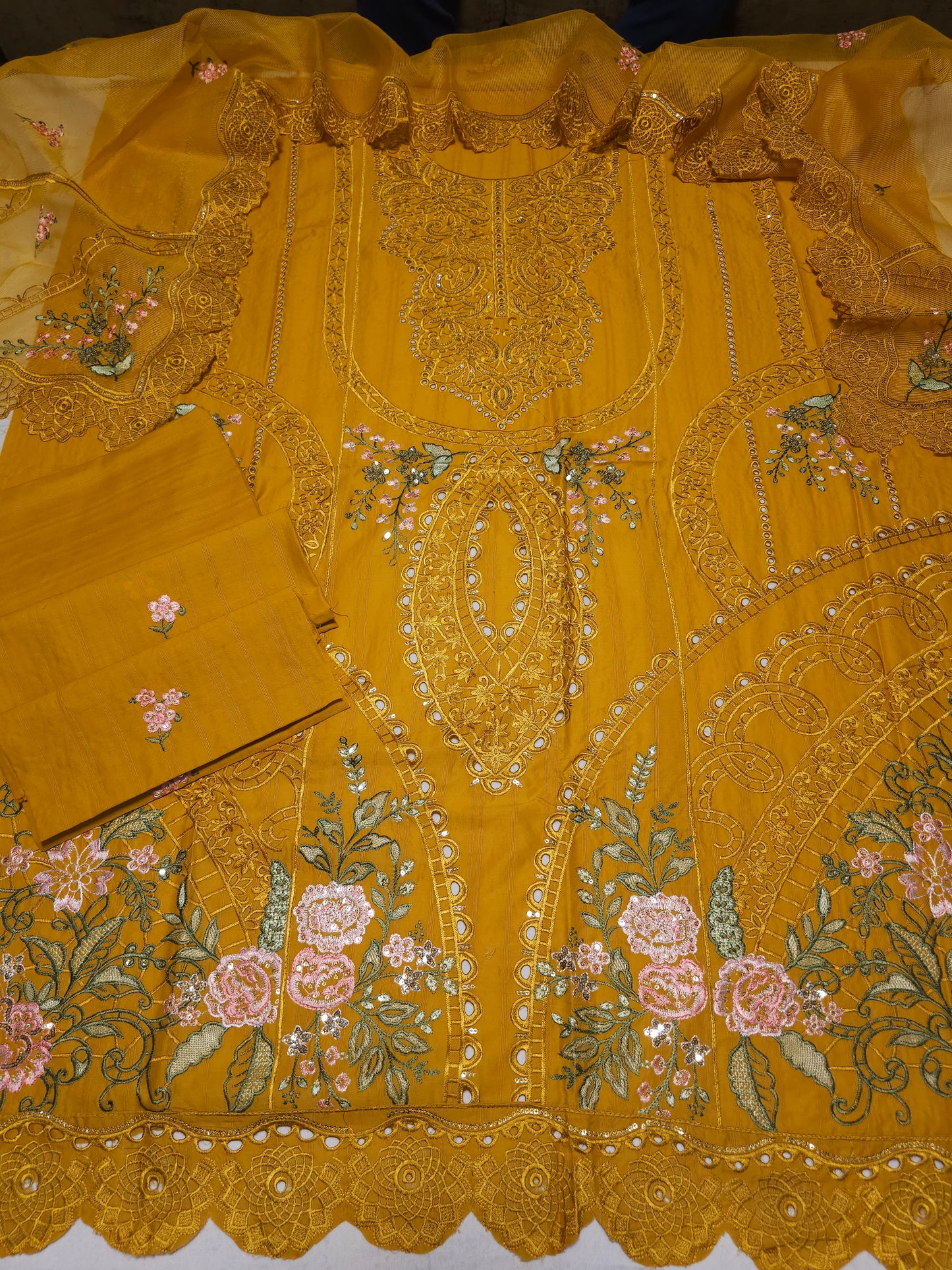 Embroidered Lawn Suit EL008