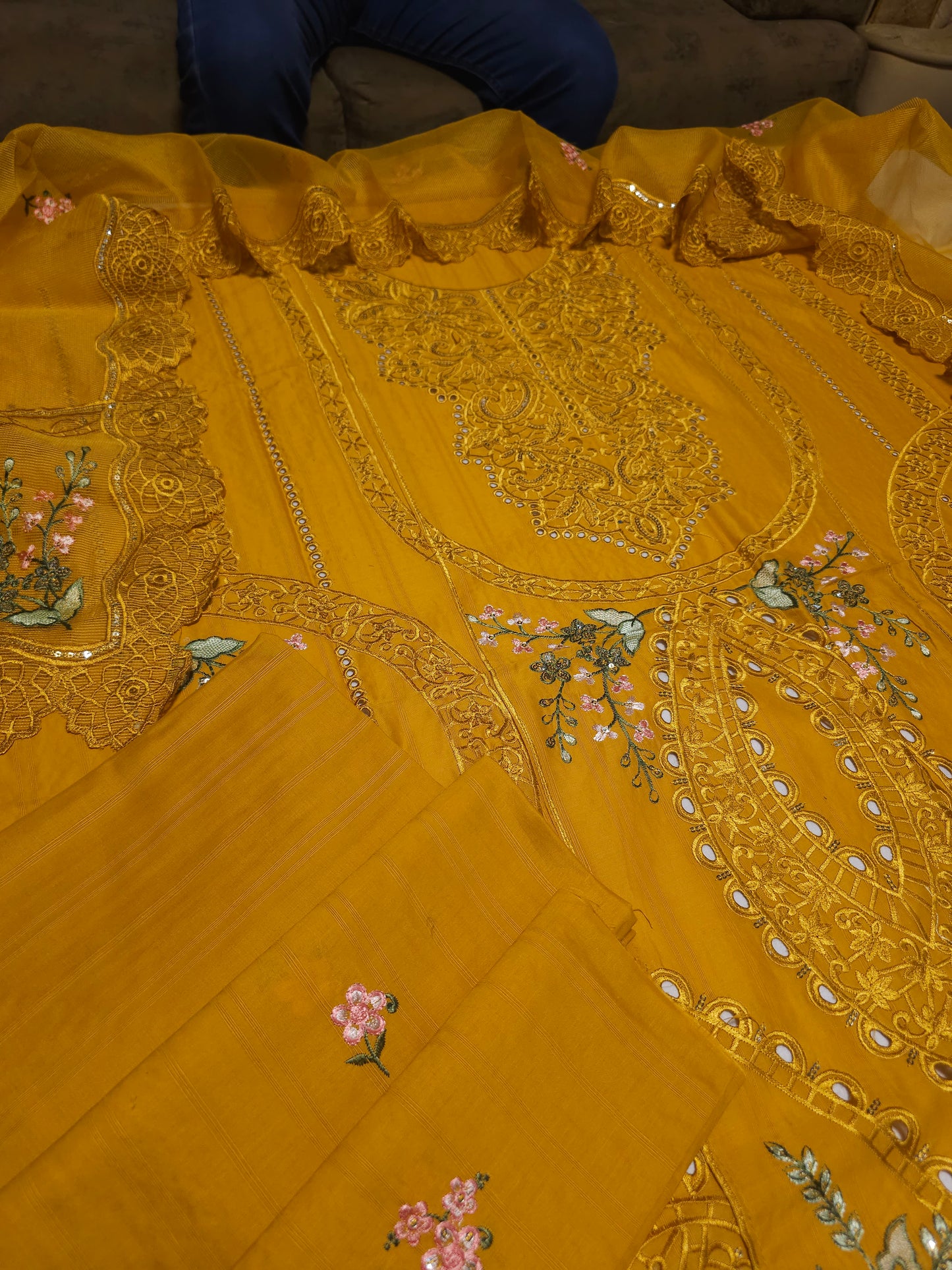 Embroidered Lawn Suit EL008