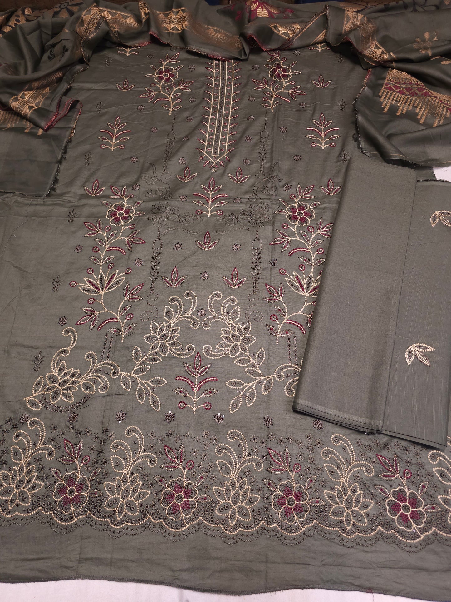 Embroidered Lawn Suit EL005