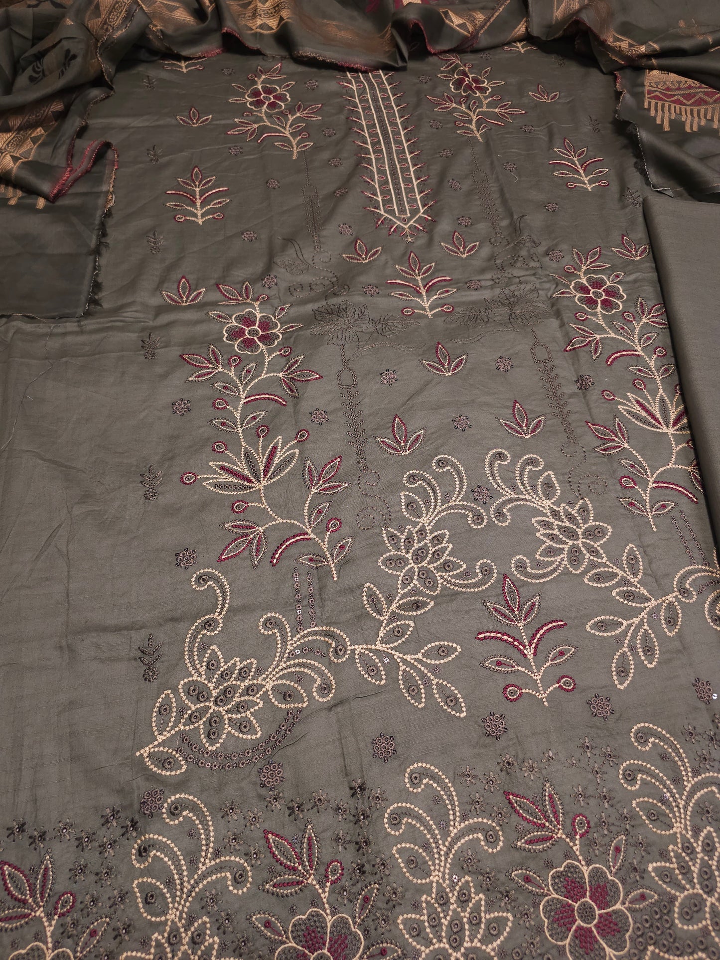 Embroidered Lawn Suit EL005