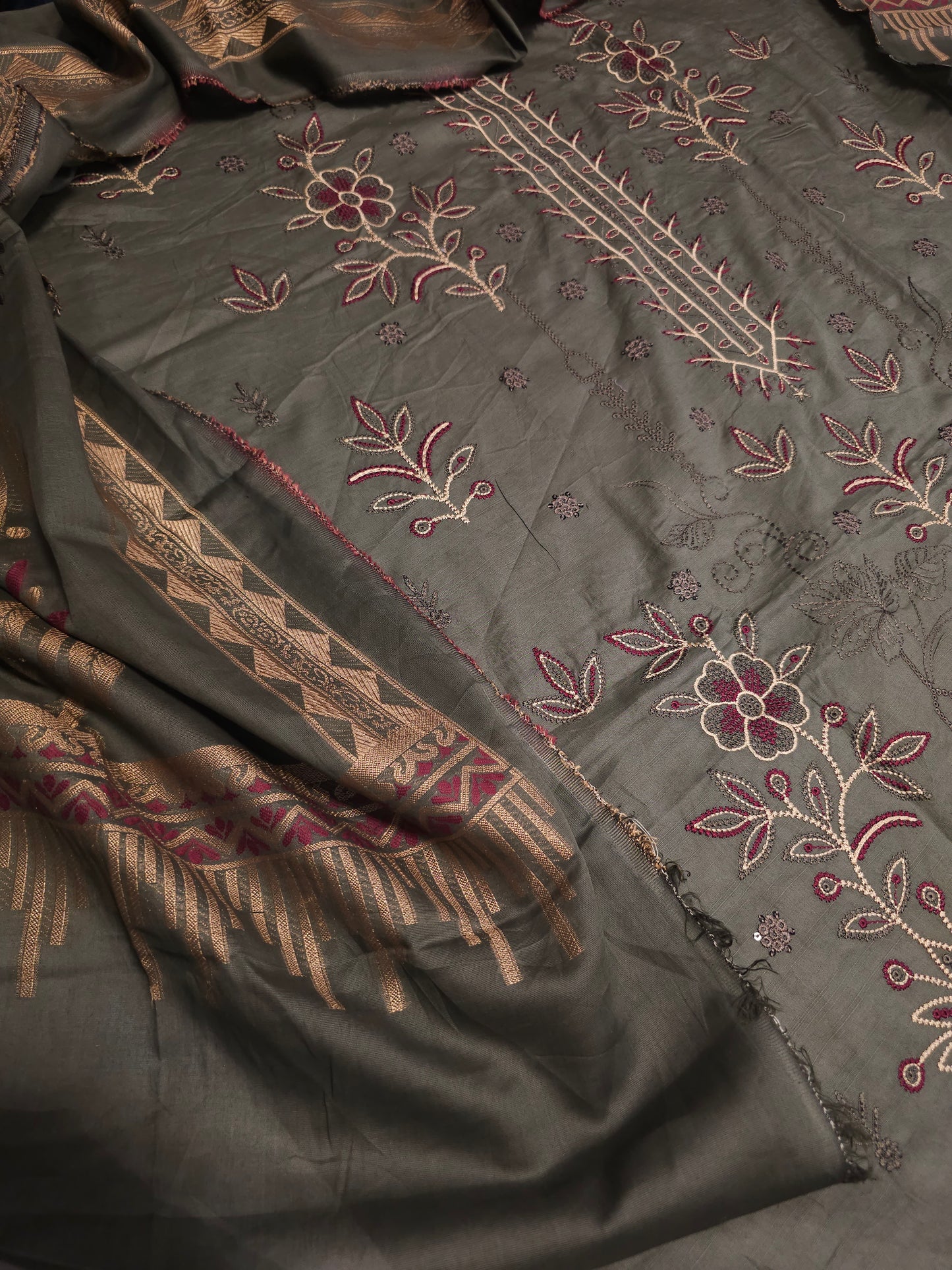 Embroidered Lawn Suit EL005