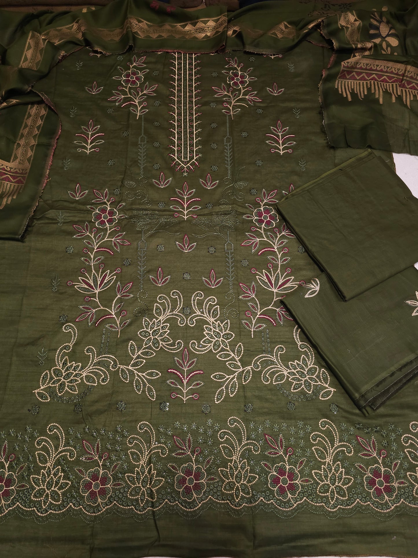 Embroidered Lawn Suit EL004