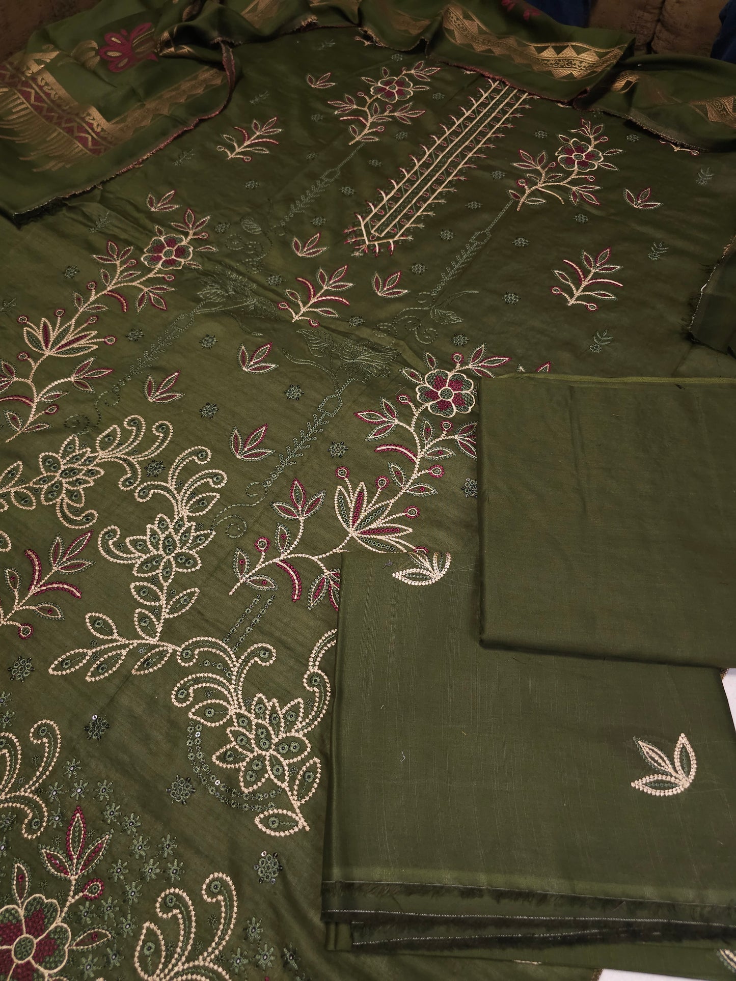 Embroidered Lawn Suit EL004