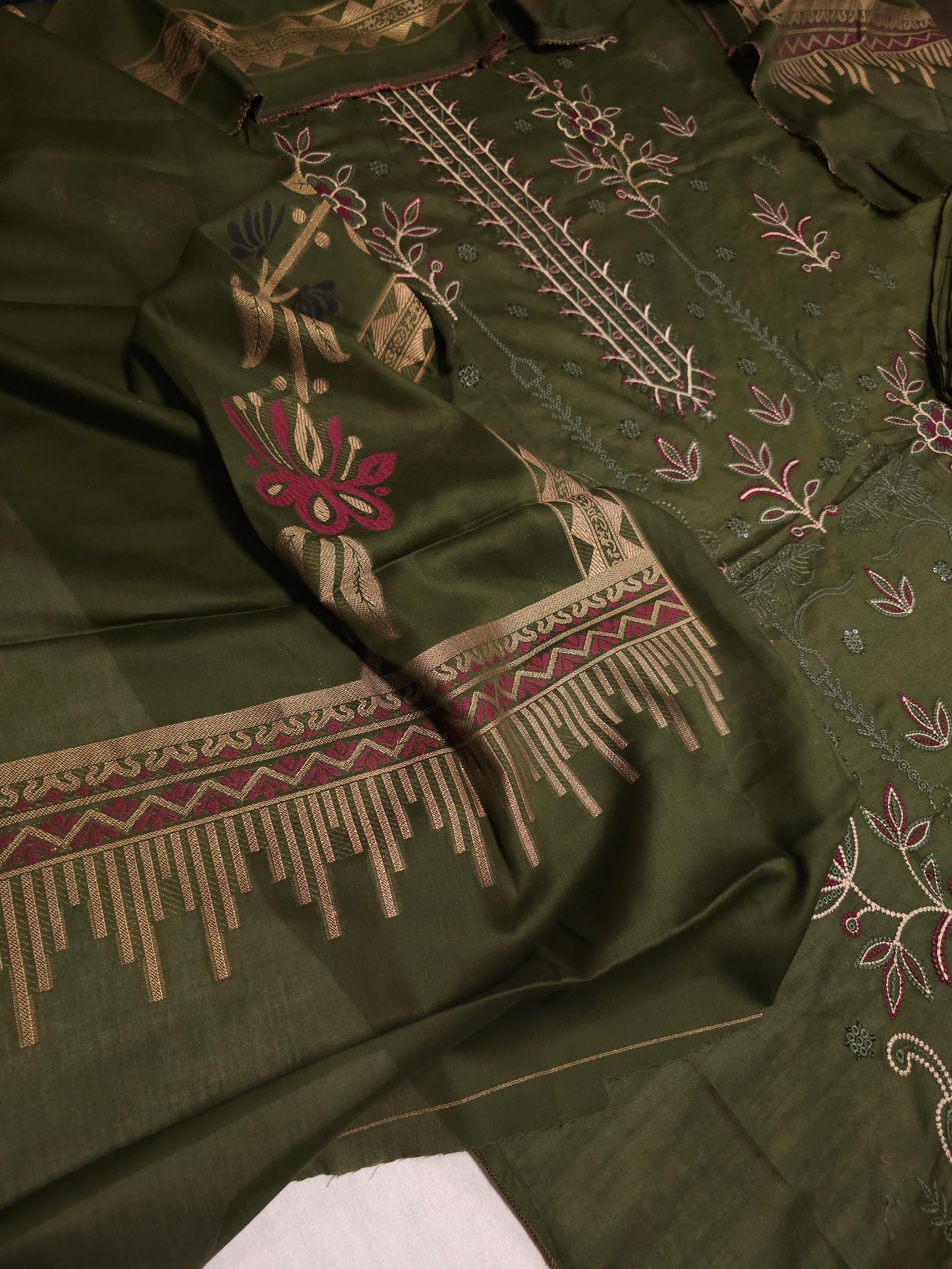 Embroidered Lawn Suit EL004