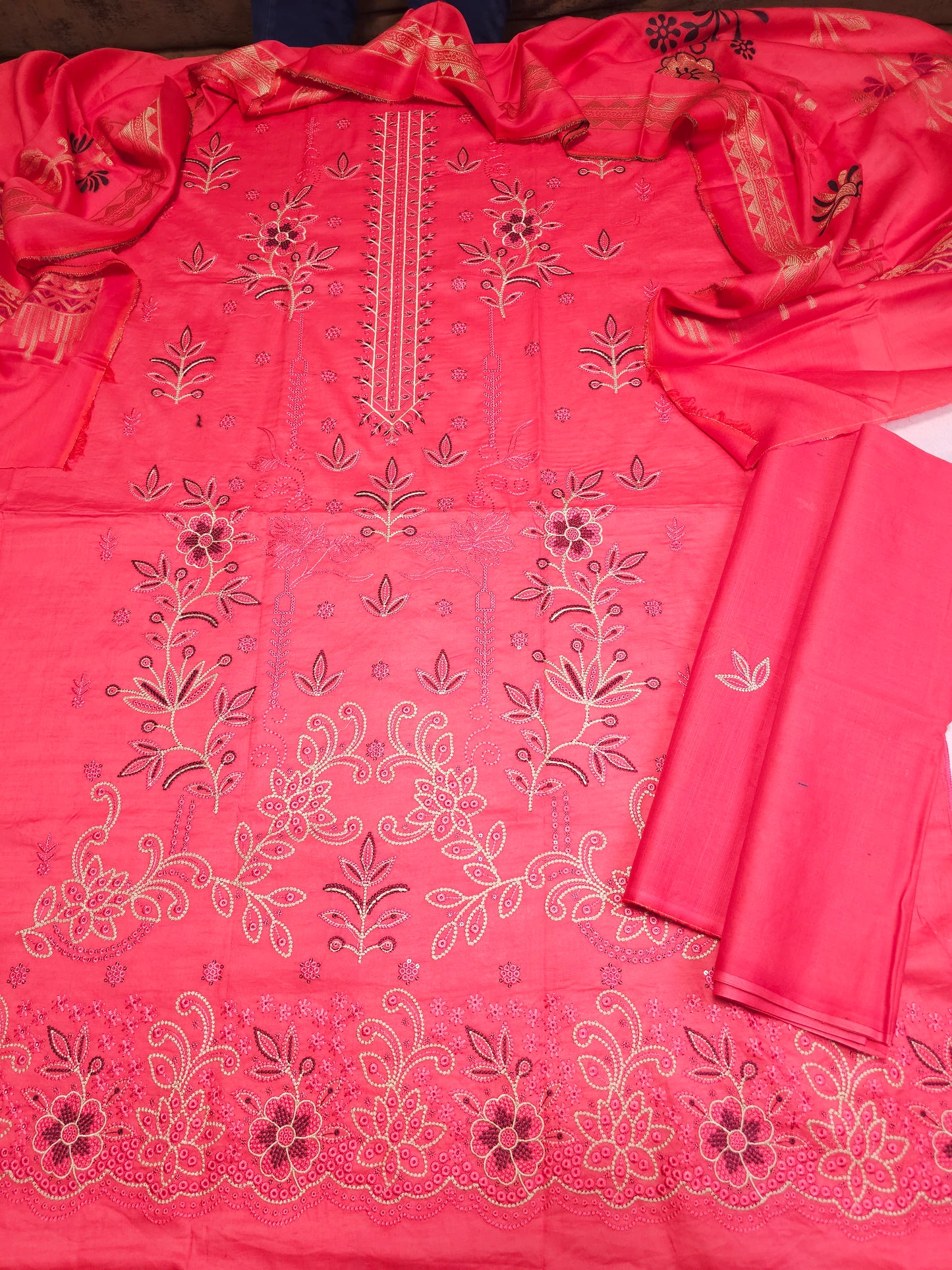 Embroidered Lawn Suit EL003