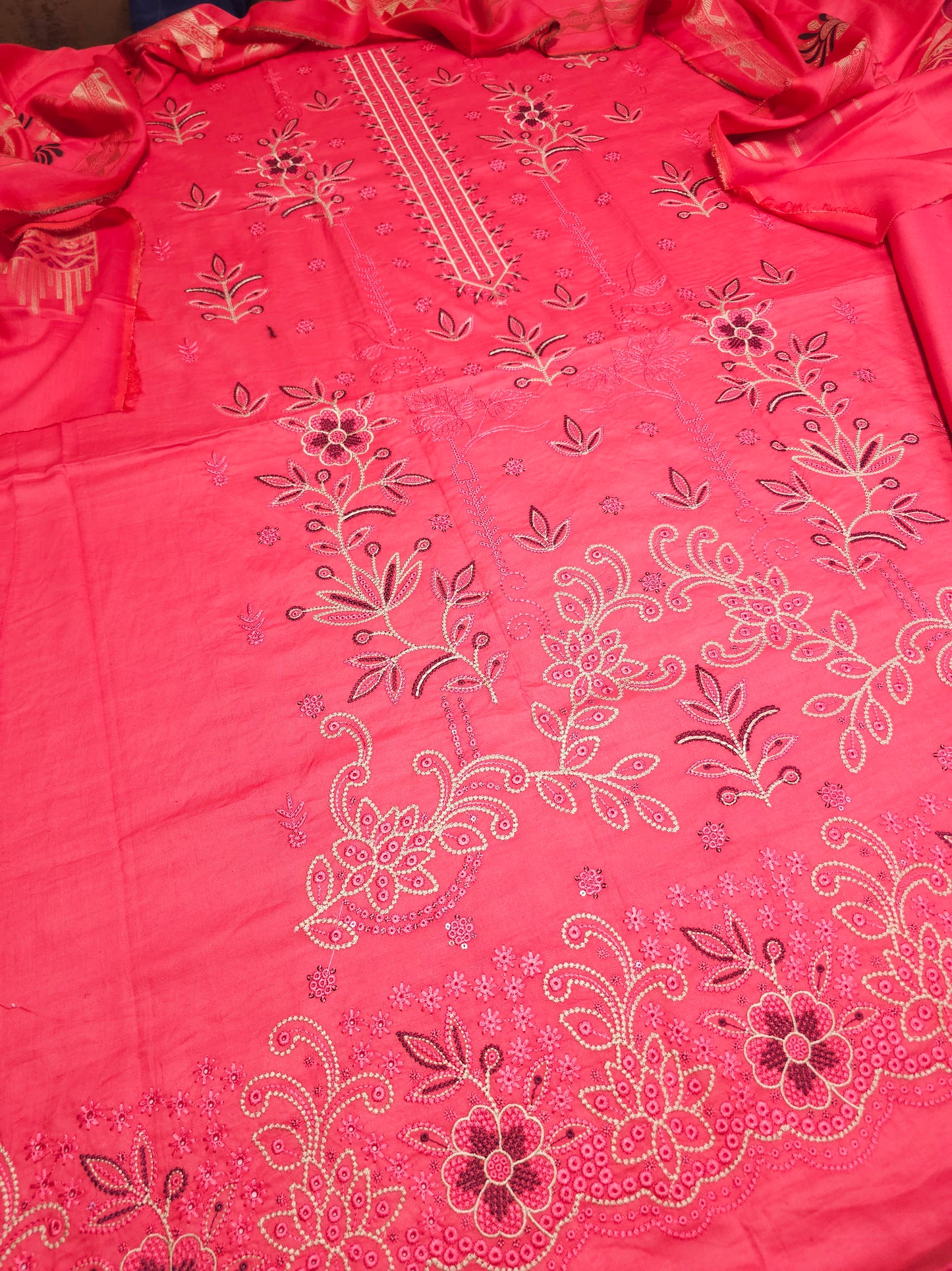 Embroidered Lawn Suit EL003