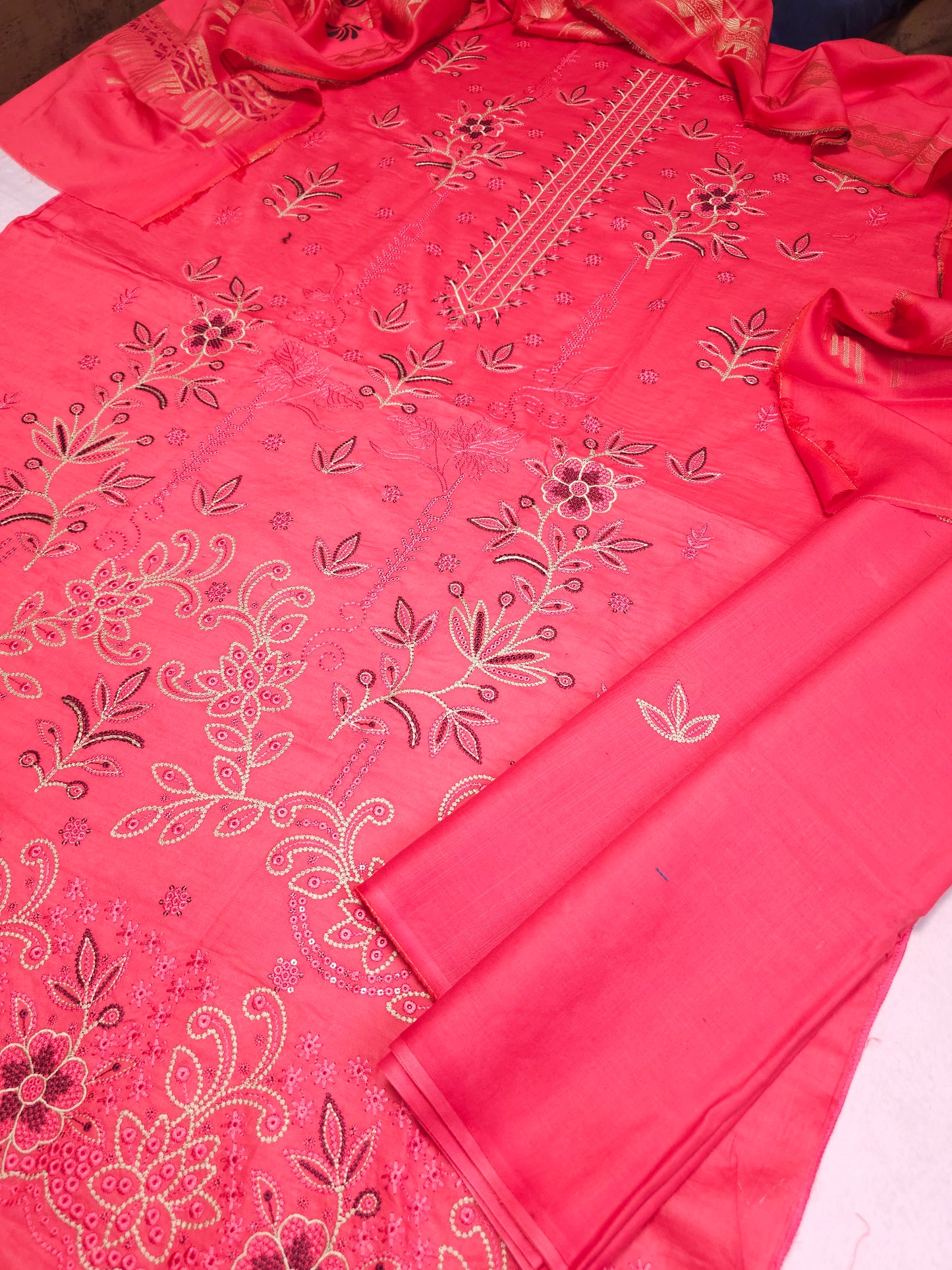 Embroidered Lawn Suit EL003