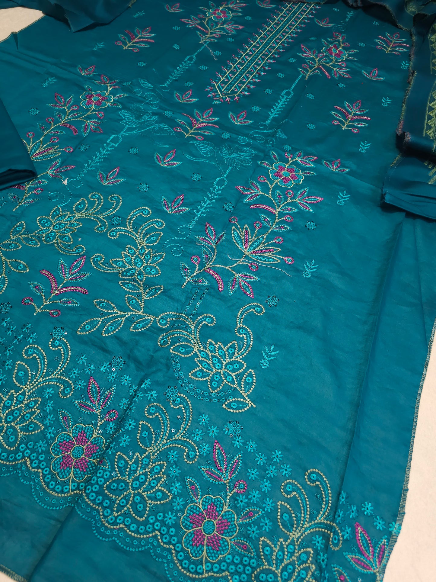 Embroidered Lawn Suit EL002