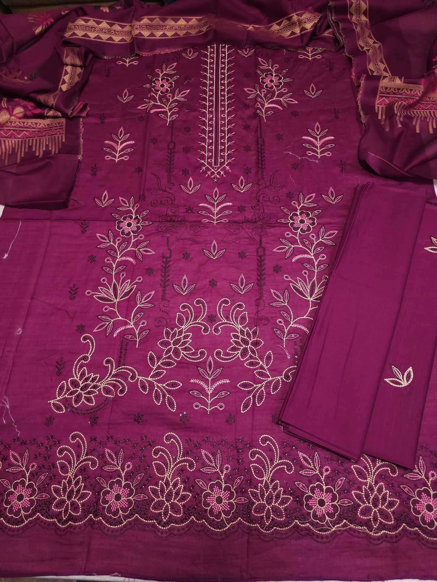 Embroidered Lawn Suit EL001