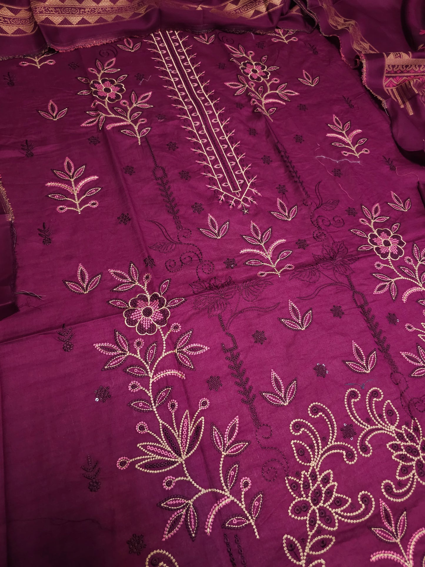 Embroidered Lawn Suit EL001